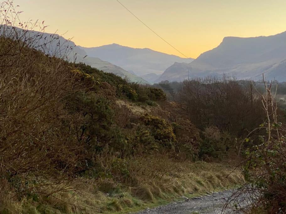 Welsh Holiday Home Sleeps 5 Close To Beaches & Mountains Nantlle エクステリア 写真