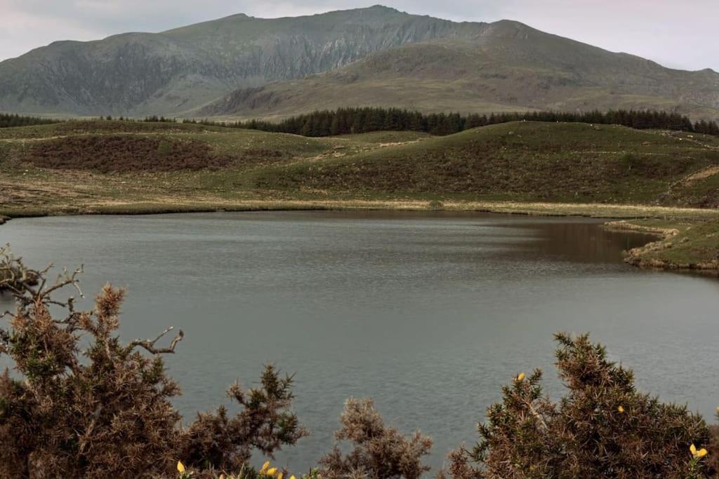 Welsh Holiday Home Sleeps 5 Close To Beaches & Mountains Nantlle エクステリア 写真