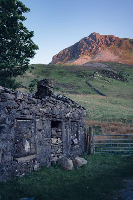Welsh Holiday Home Sleeps 5 Close To Beaches & Mountains Nantlle エクステリア 写真